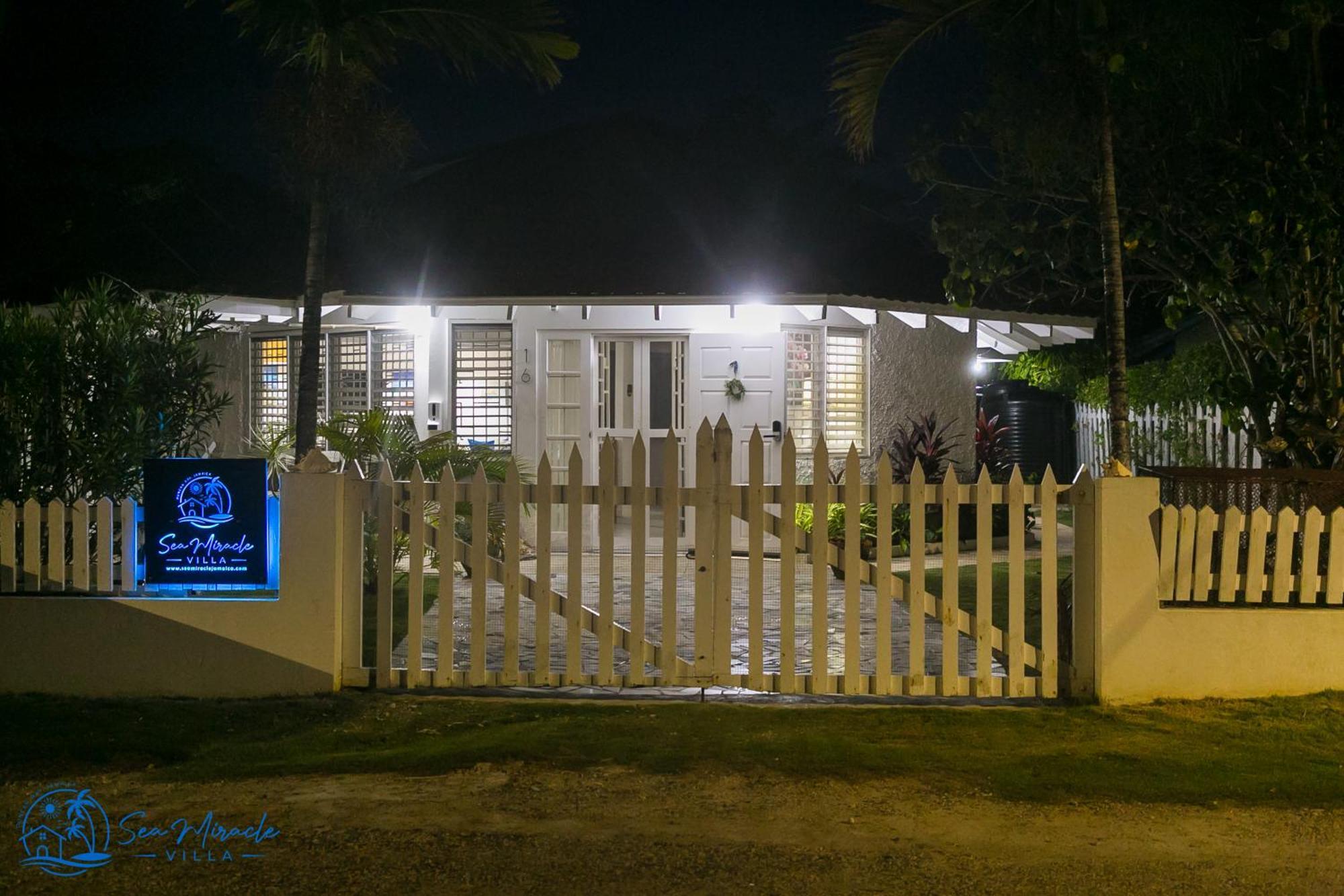 Sea Miracle Villa/Beach Cottage Silver Sands Dış mekan fotoğraf